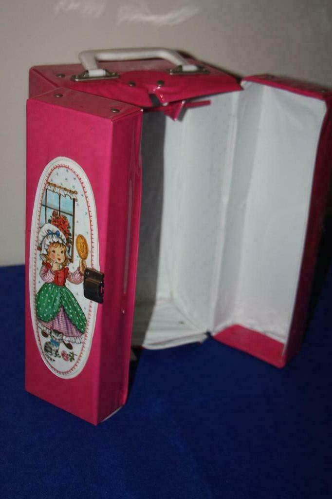 Oude speelgoed koffer voor poppen ( zeer goede staat ), Kinderen en Baby's, Speelgoed | Poppen, Zo goed als nieuw, Overige typen