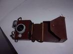 appareil photo argentique vintage dans sa pochette cuir, Antiquités & Art, Enlèvement ou Envoi
