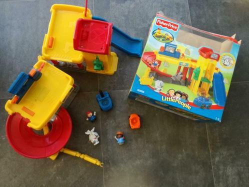 Fisher Price garage, Enfants & Bébés, Jouets | Fisher-Price, Comme neuf, Set de jeu, Enlèvement