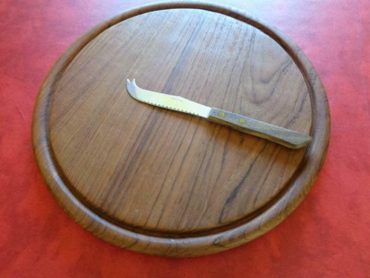 Plateau à fromage avec couteau. Bois, Maison & Meubles, Accessoires pour la Maison | Plateaux, Utilisé, Bois, Rond, Enlèvement ou Envoi