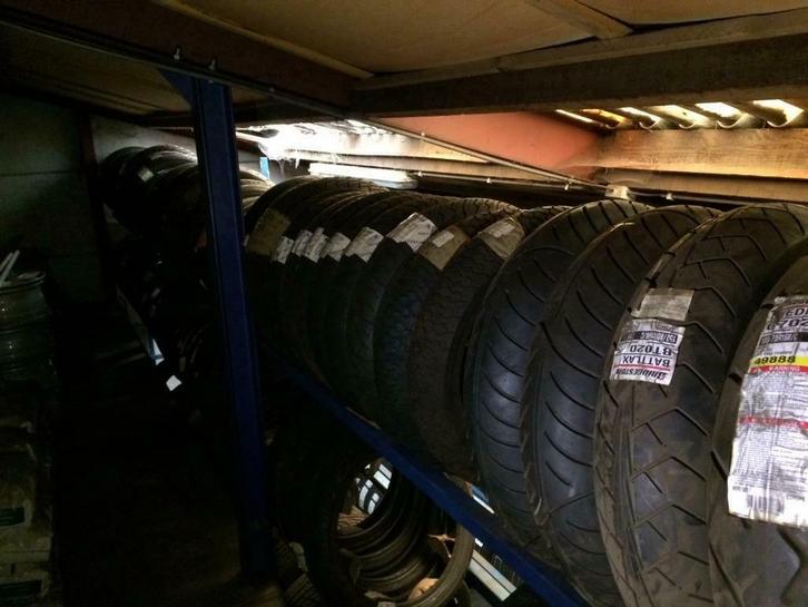 Grote uitverkoop van motorbanden (tot 70% korting), Motoren, Overige Motoren, 2 cilinders, Ophalen of Verzenden