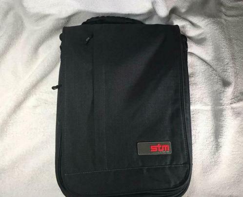 Housse de Transport STM, Computers en Software, Laptoptassen, Gebruikt, 13 inch, Ophalen of Verzenden