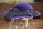 paarse feestelijke dameshoed, Whiteley, Hoed, Zo goed als nieuw, One size fits all