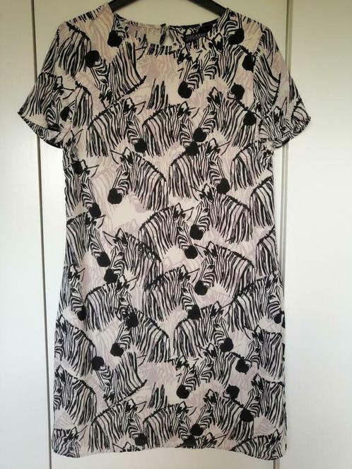 Sugarhill Boutique - Rechte jurk met zebraprint, maat M, Kleding | Dames, Jurken, Zo goed als nieuw, Maat 38/40 (M), Boven de knie