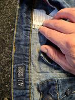 Jeans homme Armani, Porté, Enlèvement