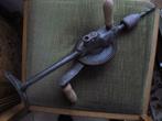 antiek  hand boortoestel, Ophalen