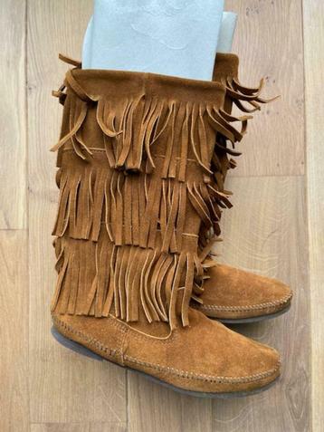 Bottillons en daim couleur Cognac MINNETONKA Pointure 40, Enlèvement ou Envoi, Comme neuf, Brun, Boots et Botinnes