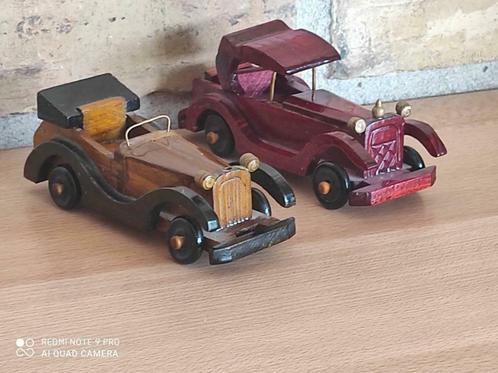2 classic cars houten model auto's, handgemaakt >zie foto's., Hobby en Vrije tijd, Overige Hobby en Vrije tijd, Zo goed als nieuw