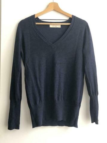 Donkerblauwe v-hals trui van Zara Knit maat L beschikbaar voor biedingen