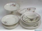Belle vaisselle de Boch avec des fleurs - 9 pièces de forme, Antiquités & Art, Enlèvement