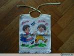 Vintage 'Mucki en Macki' bavetje jaren '60, Kinderen en Baby's, Ophalen of Verzenden, Gebruikt, Jongetje of Meisje