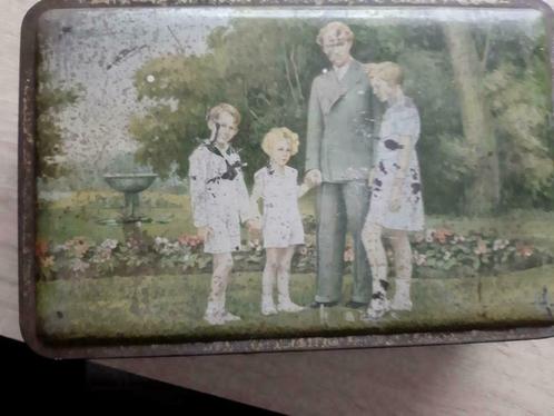 Koning Leopold III met zijn 3 kinderen / hoogte doos 6 cm, Verzamelen, Koningshuis en Royalty, Gebruikt, Overige typen, Ophalen of Verzenden