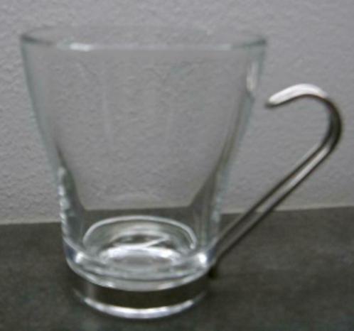 Thee glazen met afneembaar metalen beugeltje., Maison & Meubles, Cuisine | Vaisselle, Utilisé, Verre ou Verres, Autres styles