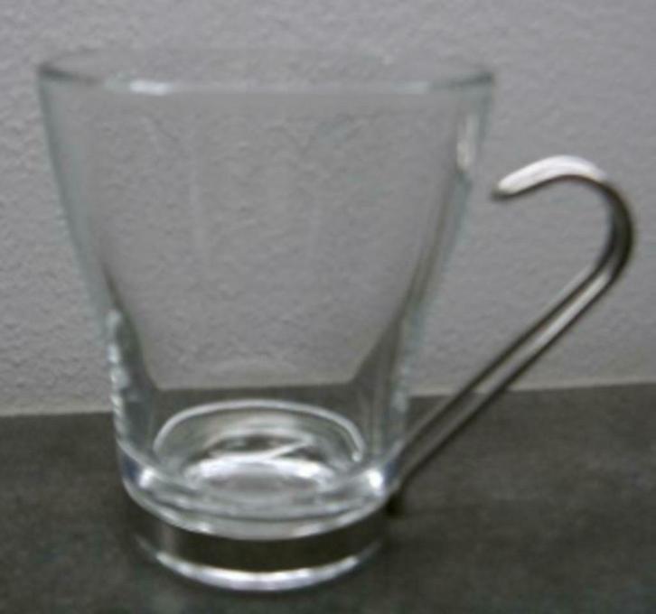 Thee glazen met afneembaar metalen beugeltje., Huis en Inrichting, Keuken | Servies, Gebruikt, Glas of Glazen, Overige stijlen