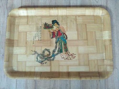 Groot Aziatisch houten dienblad versierd met opschrift en te, Huis en Inrichting, Woonaccessoires | Dienbladen, Zo goed als nieuw