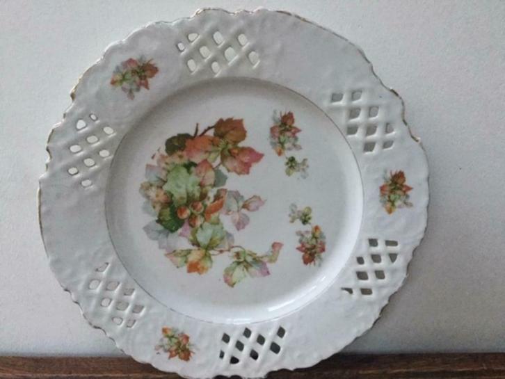 Oud opengewerkt aardewerken taartbord, Antiek en Kunst, Antiek | Keramiek en Aardewerk, Ophalen of Verzenden