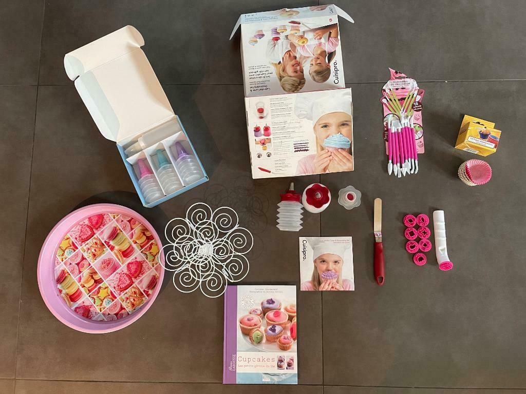 Complete set voor decoratieve cupcakes, Zo goed als nieuw, Taarten of Cupcakes