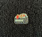 PIN - MANHAY, Verzenden, Zo goed als nieuw, Stad of Land, Speldje of Pin
