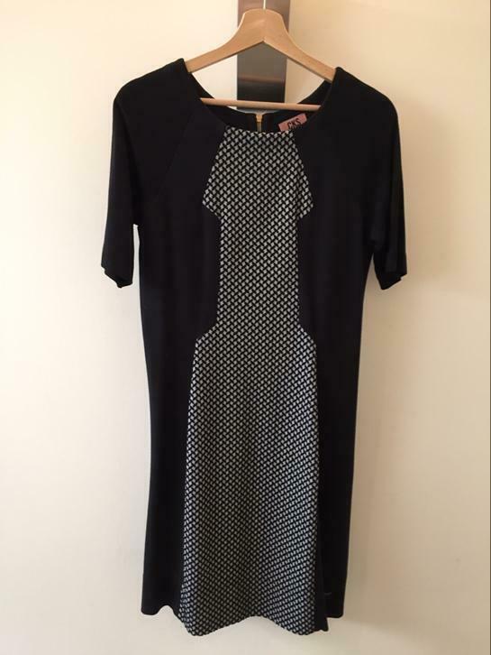 Tissu noir CKS - moyen, Vêtements | Femmes, Robes, Porté, Noir, Enlèvement ou Envoi