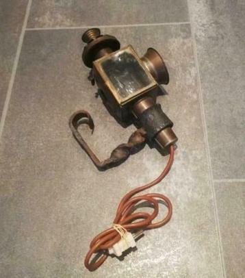 Werkende antieke kopere hang/wandlamp beschikbaar voor biedingen