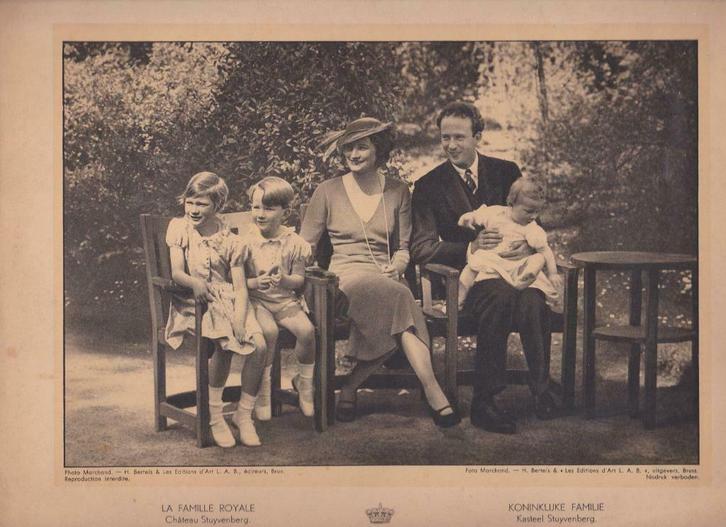 Foto: La famille royale château Stuyvenberg - Koninklijke fa, Verzamelen, Koningshuis en Royalty, Gebruikt, Kaart, Foto of Prent