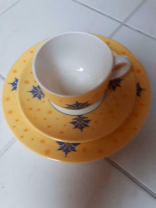4 kopjes, schoteltjes en dessertbordjes, Huis en Inrichting, Keuken | Servies, Zo goed als nieuw, Kop(pen) en/of Schotel(s), Ophalen