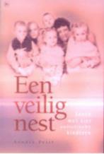 Een veilig nest Sandra Petit, Boeken, Biografieën, Ophalen of Verzenden, Zo goed als nieuw