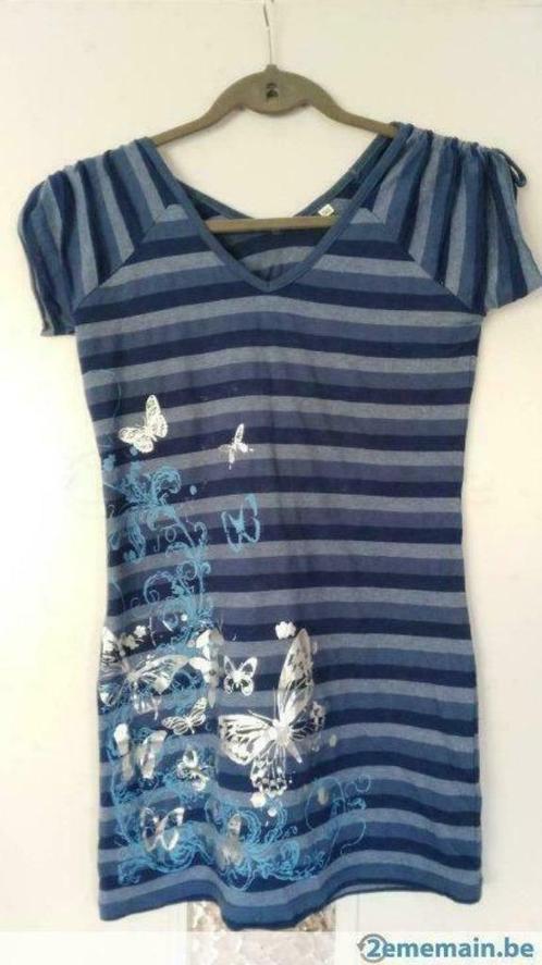 T-shirt bleu avec papillons, Vêtements | Femmes, T-shirts, Porté, Taille 38/40 (M), Bleu, Manches courtes, Enlèvement ou Envoi