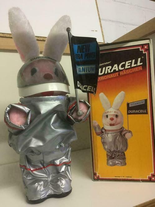 Lapin duracell Astronaut bunny. Pour decoration, Collections, Statues & Figurines, Neuf