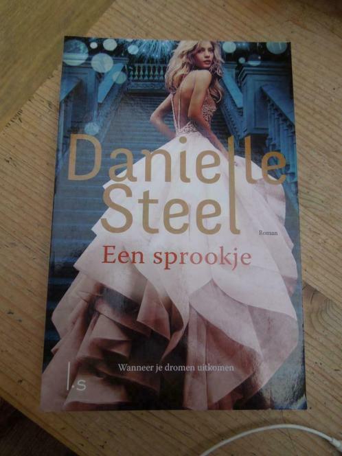 Een sprookje. Familieband. Danielle Steel, Boeken, Romans, Ophalen of Verzenden