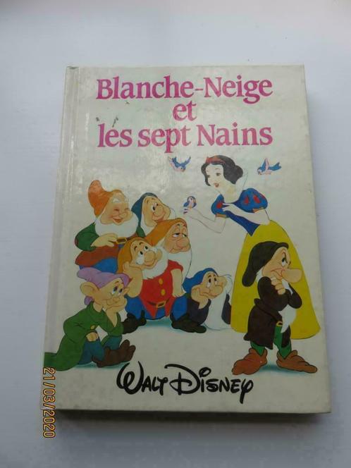 BLANCHE NEIGE ET LES SEPT NAINS  WALT DISNEY  en FRANCAIS, Livres, Contes & Fables, Comme neuf