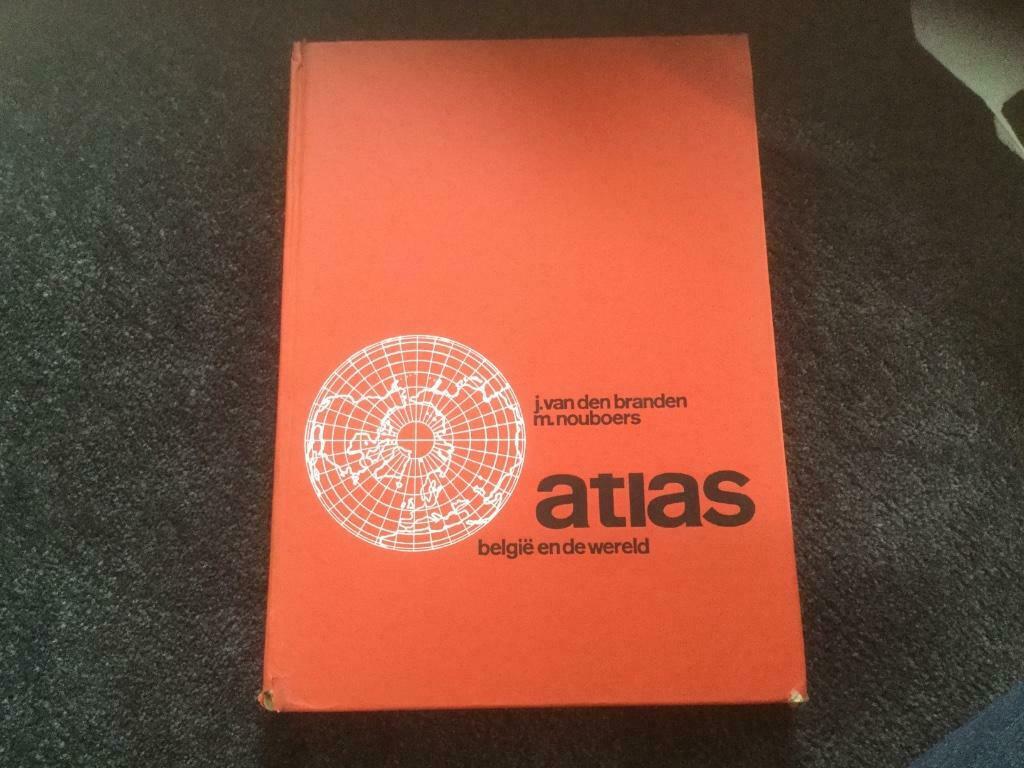 Atlas België en de wereld 1981, Gelezen, Ophalen of Verzenden, Landkaart, 1800 tot 2000