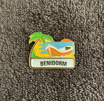 PIN - BENIDORM - SPAIN - SPANJE - ESPAGNE, Enlèvement ou Envoi, Comme neuf, Ville ou Campagne, Insigne ou Pin's