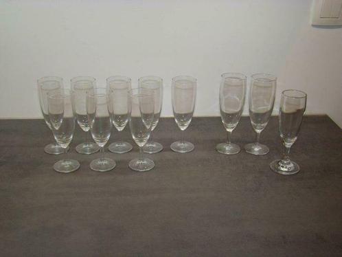 Lot de 8 flûtes à champagne+3 flûtes différentes, Huis en Inrichting, Keuken | Servies, Gebruikt, Glas of Glazen, Ophalen