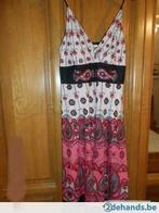 Robe avec robe d'été dos nu NOUVEAU, Neuf, Taille 38/40 (M), Autres couleurs, Enlèvement