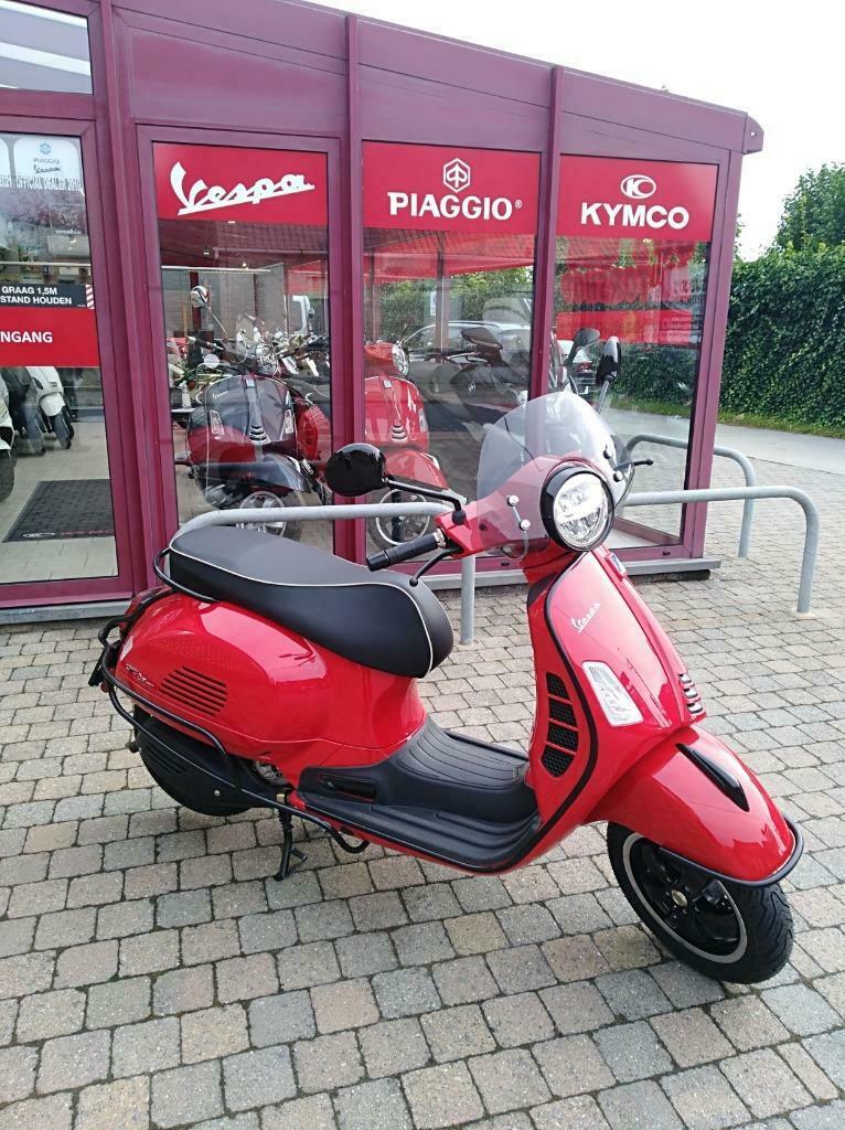 ② VESPA GTS 300 SUPER E5 SPECIAL — Scooters | Vespa — 2dehands