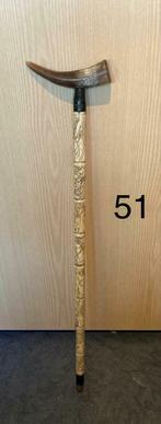 Superbe canne en pierre (?) toute sculptée et crosse en corn, Gebruikt