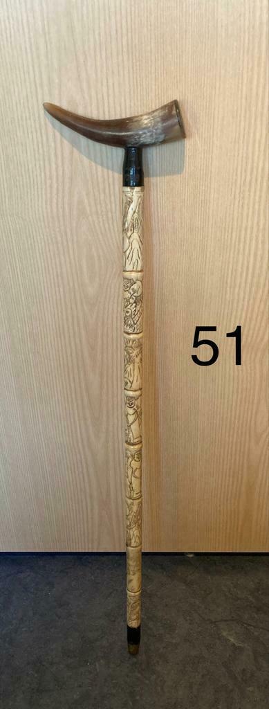 Superbe canne en pierre (?) toute sculptée et crosse en corn, Diversen, Wandelstokken, Gebruikt