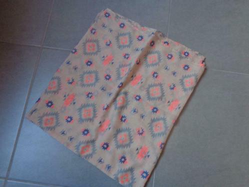Leuk sjaaltje - mooie sjaal met retro motief IEPER, Kleding | Dames, Mutsen, Sjaals en Handschoenen, Gedragen, Sjaal, Ophalen of Verzenden