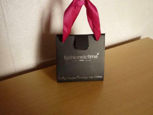 Zwart Geschenkdoosje met fuchsia lint van FashionVictime, Diversen, Kerst, Ophalen of Verzenden