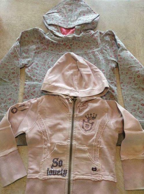 2 cardigans meisjes: oudroze (4jr), grijs roze print (7-8jr), Kinderen en Baby's, Kinderkleding | Maat 104, Gebruikt, Meisje, Trui of Vest