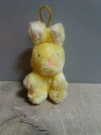 Pluche kleine gele haas / konijn , met lusje =10cm, Diversen, Pasen, Ophalen of Verzenden, Zo goed als nieuw