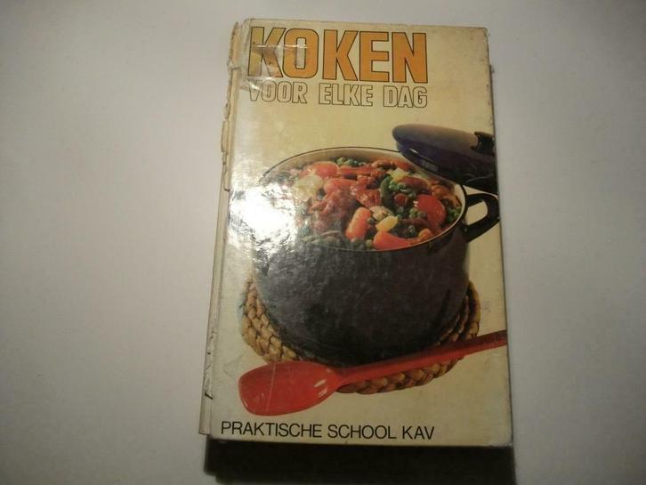 3 kookboeken: Koken voor elke dag KAV / Studenten / Eenpans, Boeken, Kookboeken, Zo goed als nieuw, Verzenden