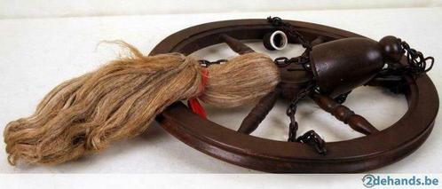 Vintage Karrenwiel luchter met vlas als paardenstaart, Antiquités & Art, Antiquités | Meubles | Chaises & Canapés