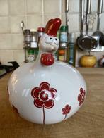 Oude hen j lijn die middelgrote rode bloemen legt, Gebruikt