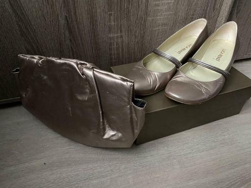 Set schoenen 40 en clutch brons kleurig, Kleding | Dames, Trouwkleding en Trouwaccessoires, Zo goed als nieuw, Schoenen, Overige kleuren