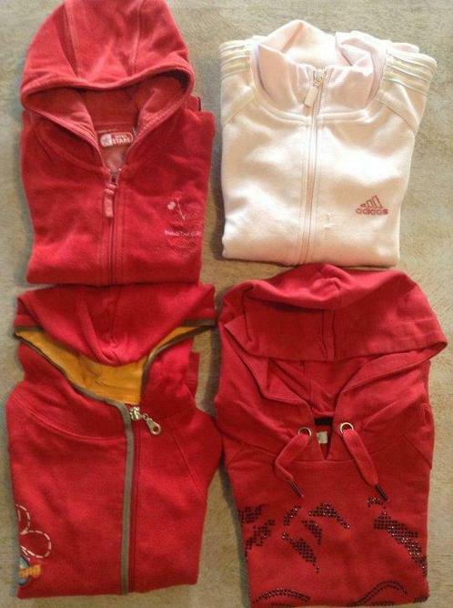 2 hoodies met rits (+kap), meisjes, 10jaar, rood en roze, Enfants & Bébés, Vêtements enfant | Taille 104, Utilisé, Fille, Pull ou Veste