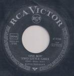 Elvis Presley – One boy two girls / Kissin’ cousins - Single, Gebruikt, 7 inch, Single, Ophalen of Verzenden