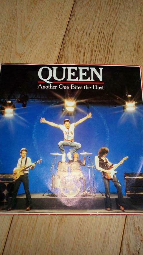 45 T de Queen "Another one bites the dust", Cd's en Dvd's, Vinyl | Pop, Zo goed als nieuw, 1980 tot 2000, Ophalen of Verzenden