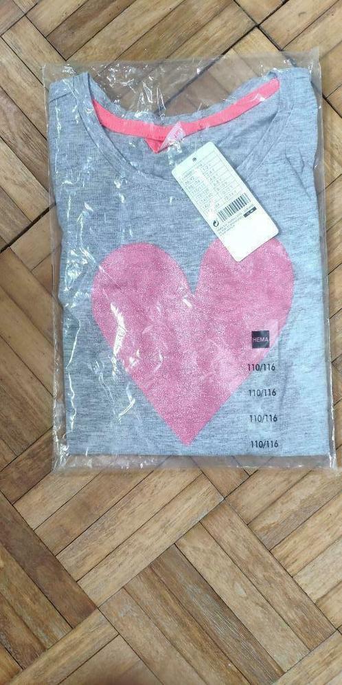 NIEUW grijze t-shirt met roos glitter hartje - maat 110 116, Kinderen en Baby's, Kinderkleding | Maat 116, Nieuw, Meisje, Shirt of Longsleeve